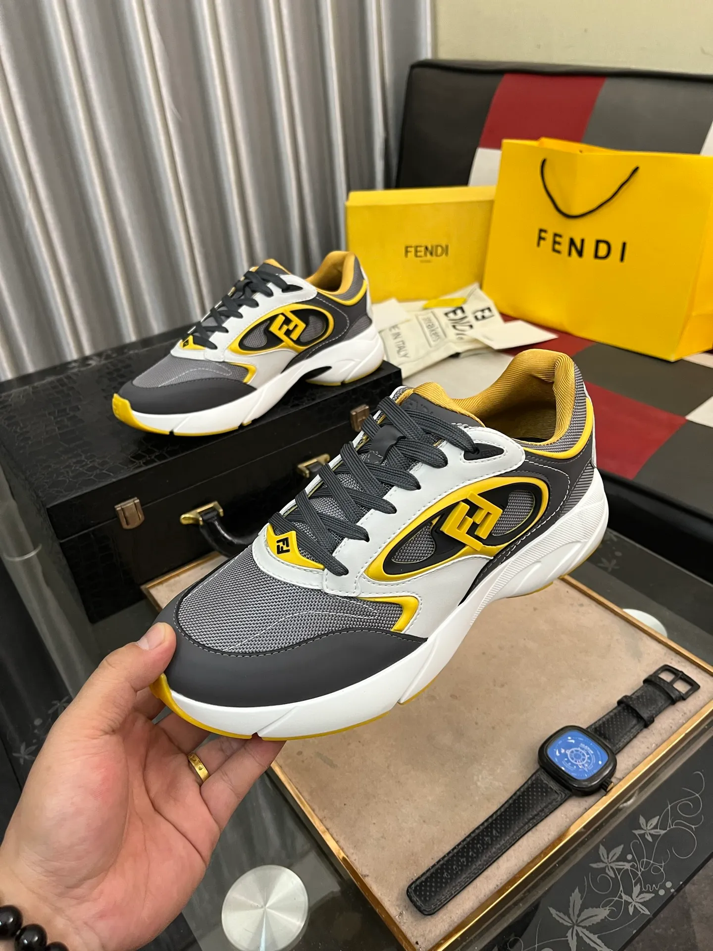 Men's Men's Shoes 💰760⌚️⌚️(Higher version) [Fendi] Fendi's latest casual shoes for men! Available at counters simultaneously! A one-to-one replica of the original. Made entirely of imported top-grain calfskin, the interior is made of top-grain water-dyed cowhide, and the original factory-supplied rubber outsole. Leading new fashion concepts. Matching code: 38-44. 45 can be customized and non-returnable! 3️⃣colors available